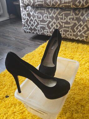 BCBG suede platform pumps
